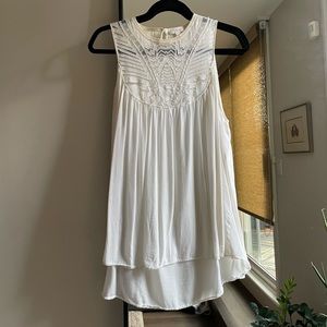 ARITZIA WILFRED Sleeveless Blouse with Lace Detail in White - Size Small